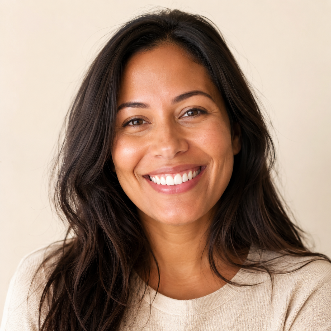 Marina, sonriendo